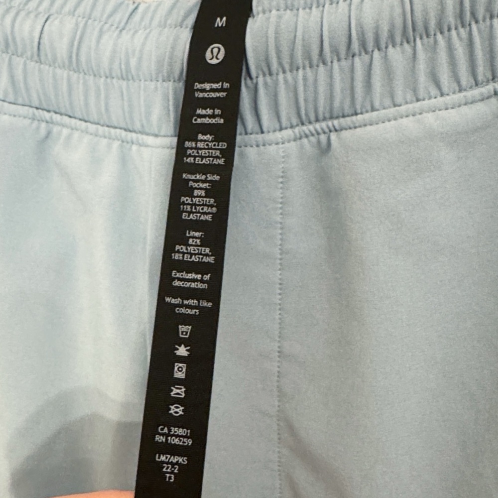 LULULEMON PaceBreaker Mesh Lined 7” Shorts Soft Blue Size Medium EUC - Picture 4 of 7
